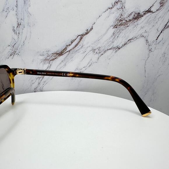 New MIU MIU Sunglasses Brown Square Tortoise Rectangular Gold Logo Authentic main image 8